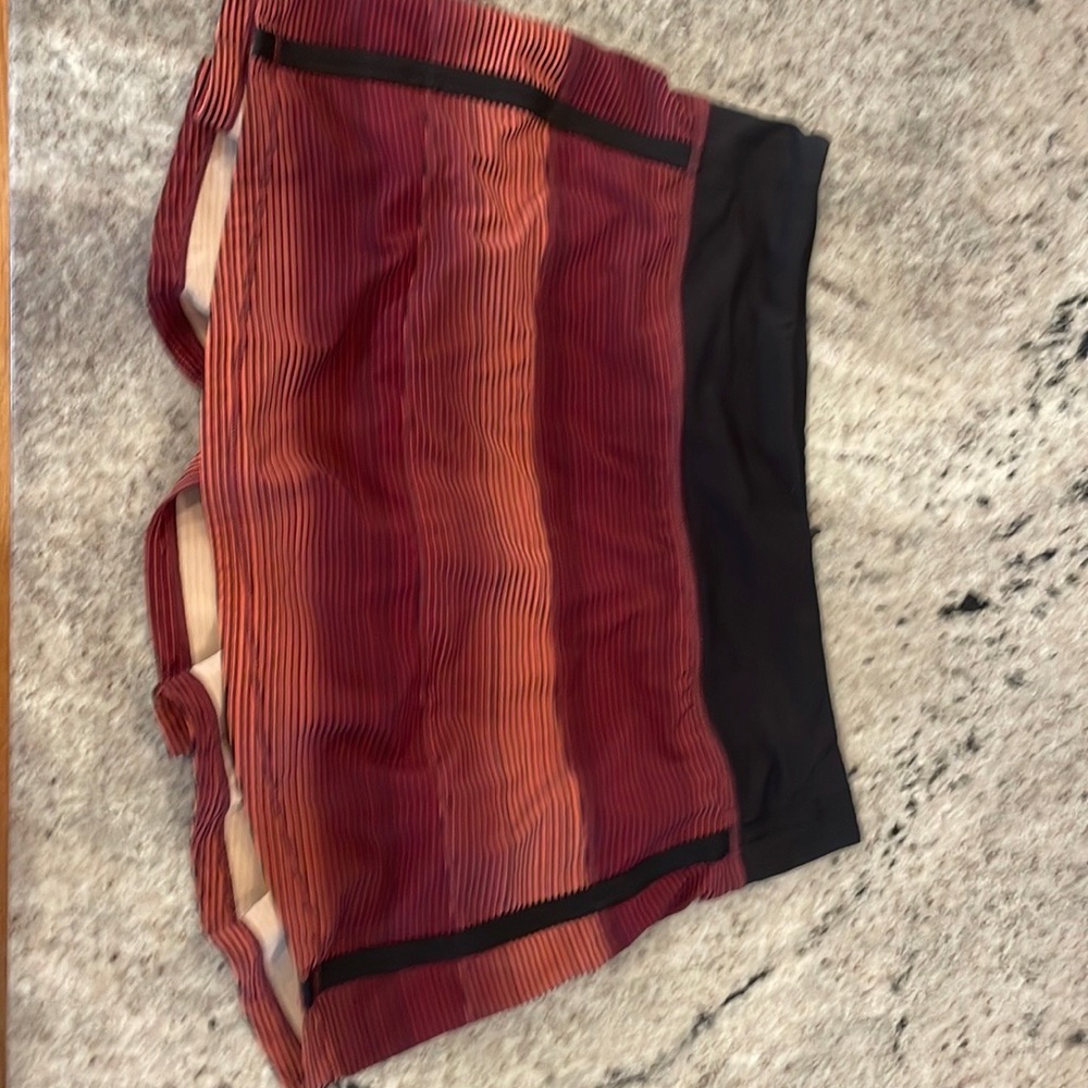 Size 6 lululemon tennis skirt
